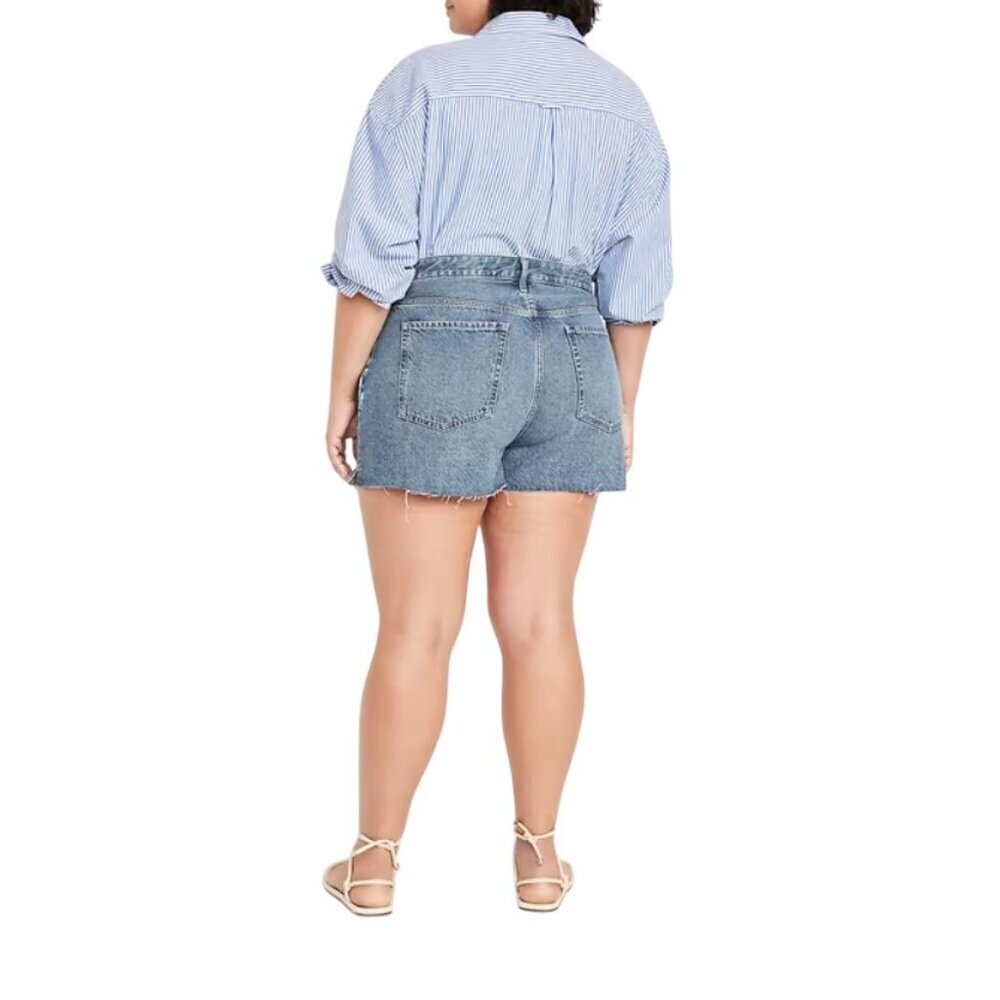 NWT Women's OLD NAVY Cut Off Jean Shorts size 22 MEDIUM BLUE Denim Distressed - Picture 3 of 4